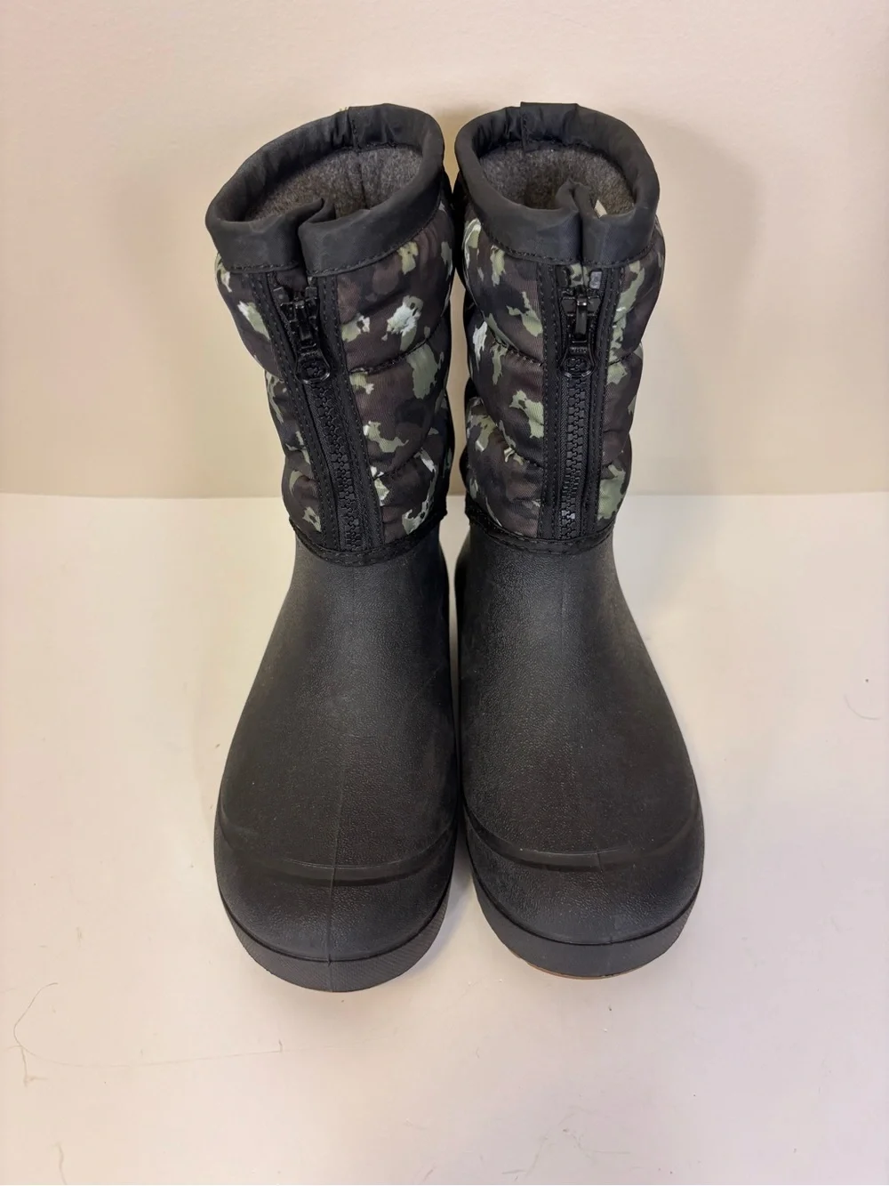 Bogs Kids Black and Olive Camo Insulated Winter Waterproof Boots Youth 4